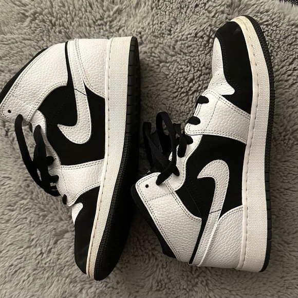 Nike Air Jordan Mid-Top Sneakers - Picture 11 of 13